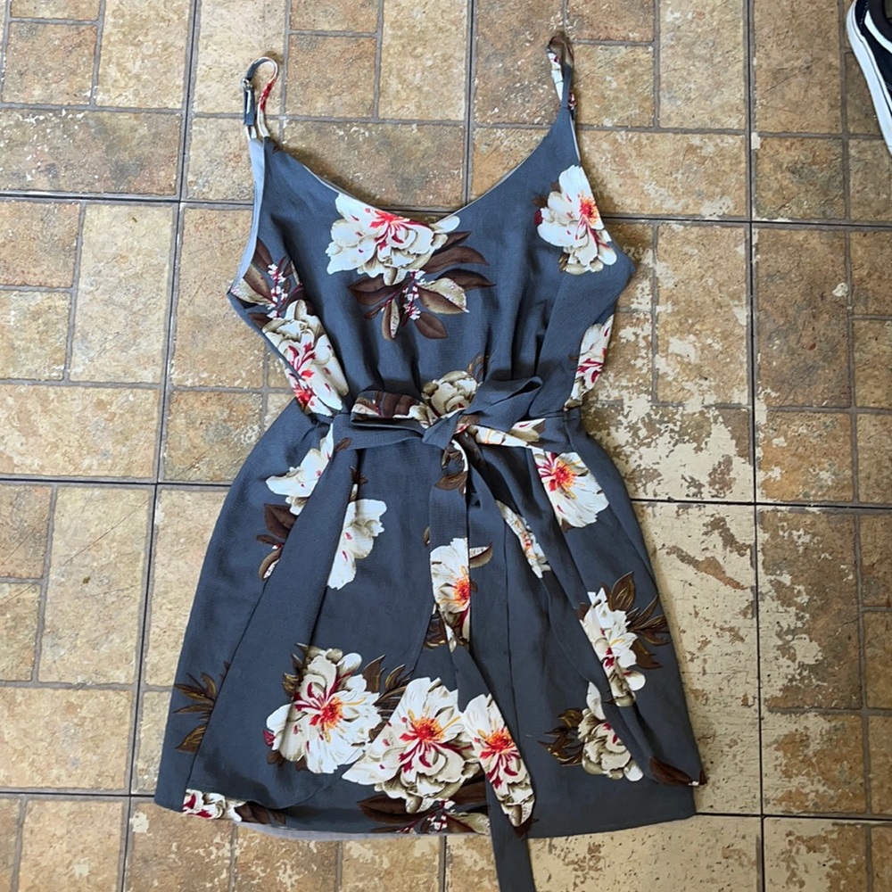 Tie dress style